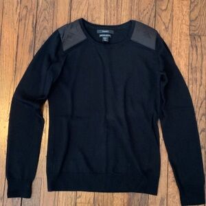 Tahari Black Crewneck Sweater with Shoulder Detail size - XS